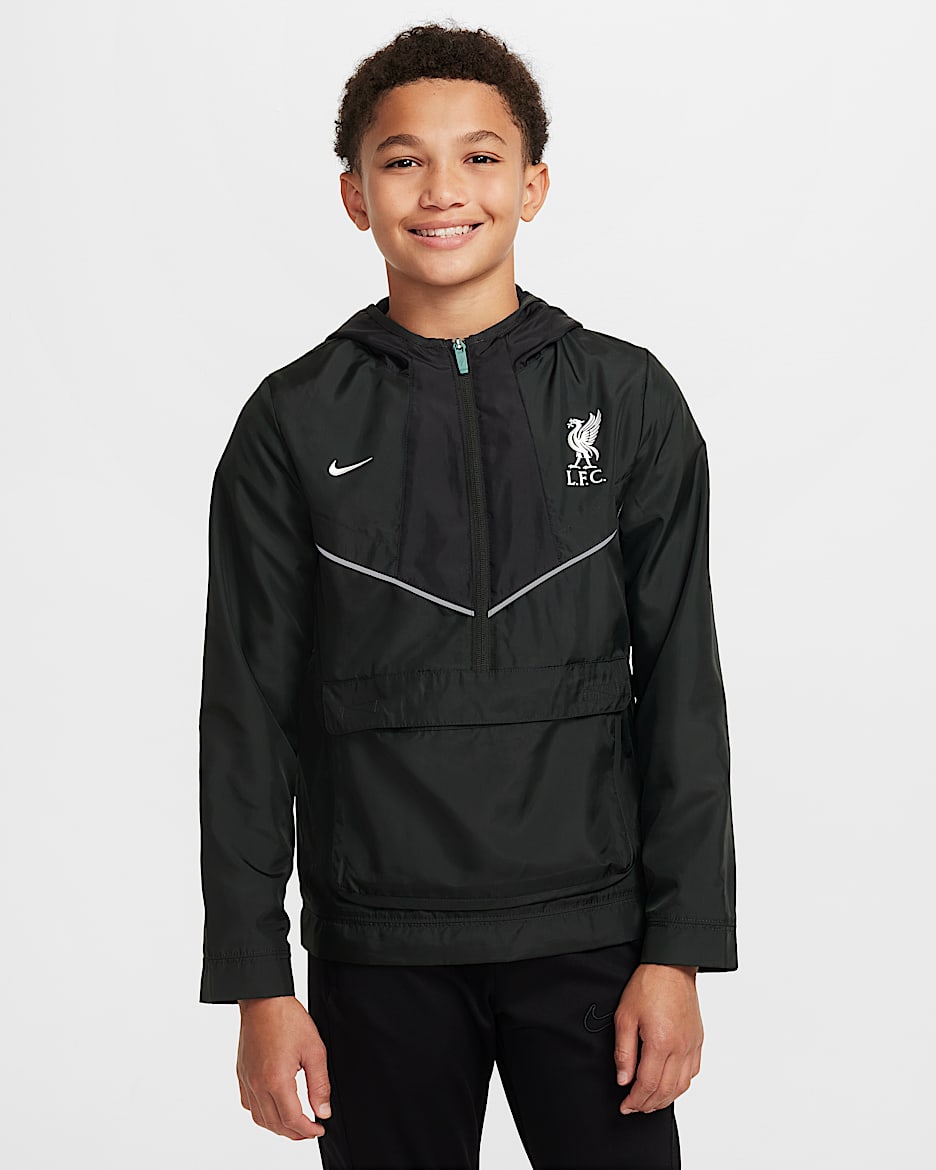 Fotbalová větrovka Nike Liverpool FC Amplify Windrunner pro větší děti (chlapce) - Night Forest/Černá/Metallic Silver