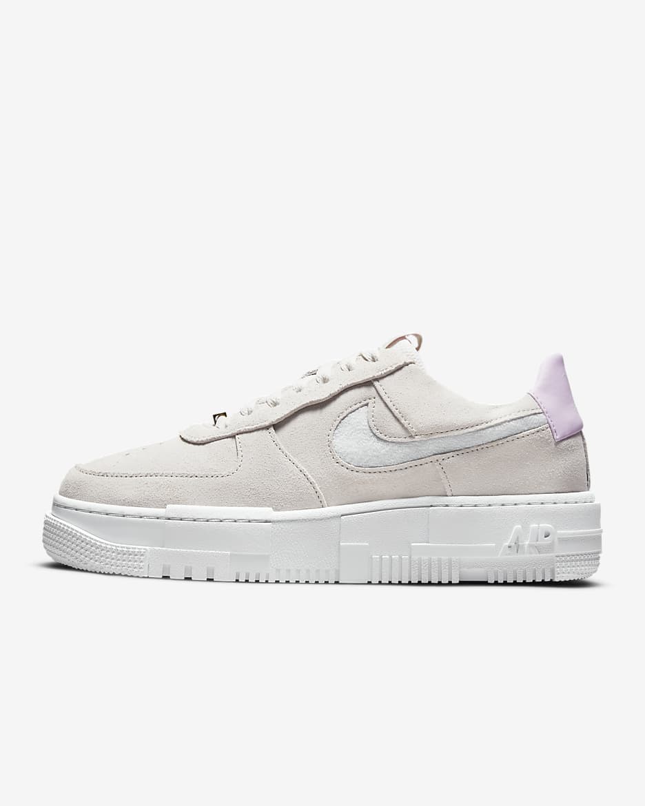 Chaussure Nike Air Force 1 Pixel pour Femme - Summit White/Light Bone/Regal Pink/Photon Dust