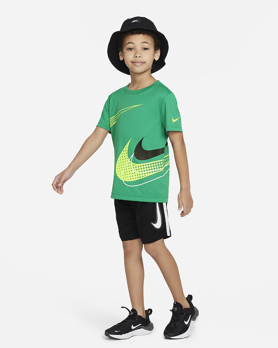 Playera estampada para niños talla pequeña Nike Dri-FIT Swoosh - Verde estadio