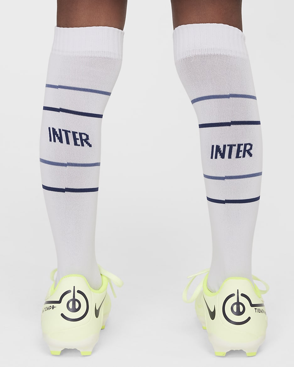 Inter Mailand 2024/25 Stadium Away dreiteiliges Nike Replika-Fußballtrikot-Set (jüngere Kinder) - Summit White/Iris Whisper/Summit White/Midnight Navy