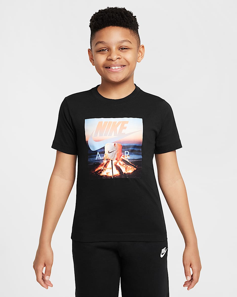 Playera para niños talla grande Nike Sportswear - Negro