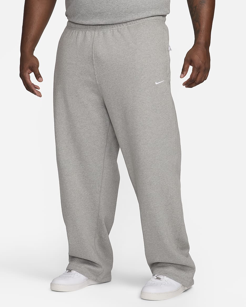 Nike Solo Swoosh Men's Open-Hem Fleece Trousers - Dark Grey Heather/White