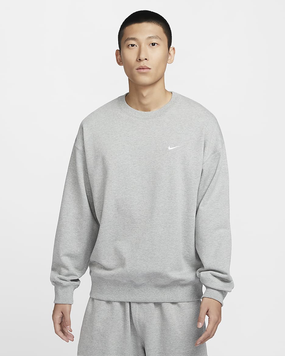 เสื้อคอกลมผ้าเฟรนช์เทรีผู้ชาย Nike Solo Swoosh - Dark Grey Heather/ขาว