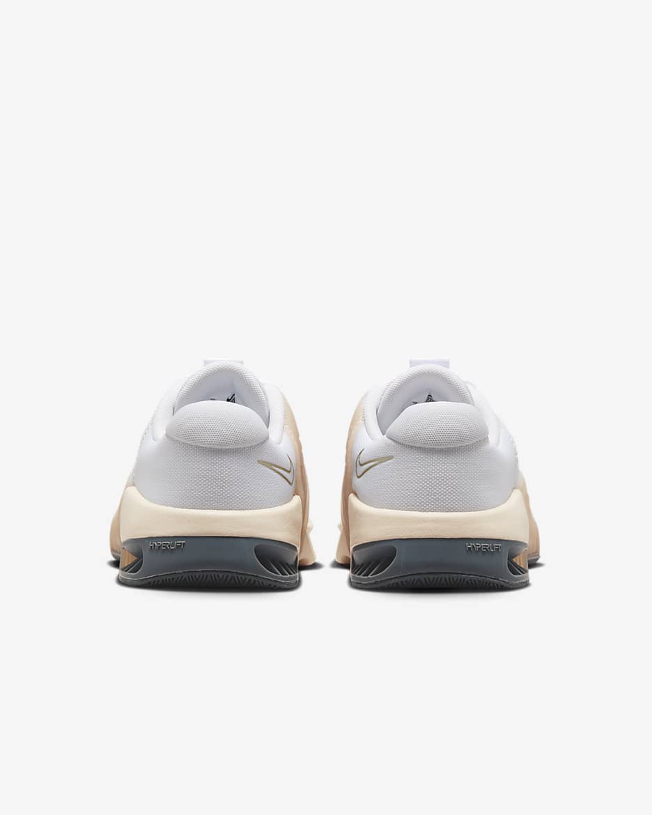 Scarpa da allenamento Nike Metcon 9 – Donna - Bianco/Metallic Gold Grain/Sanddrift/Bianco