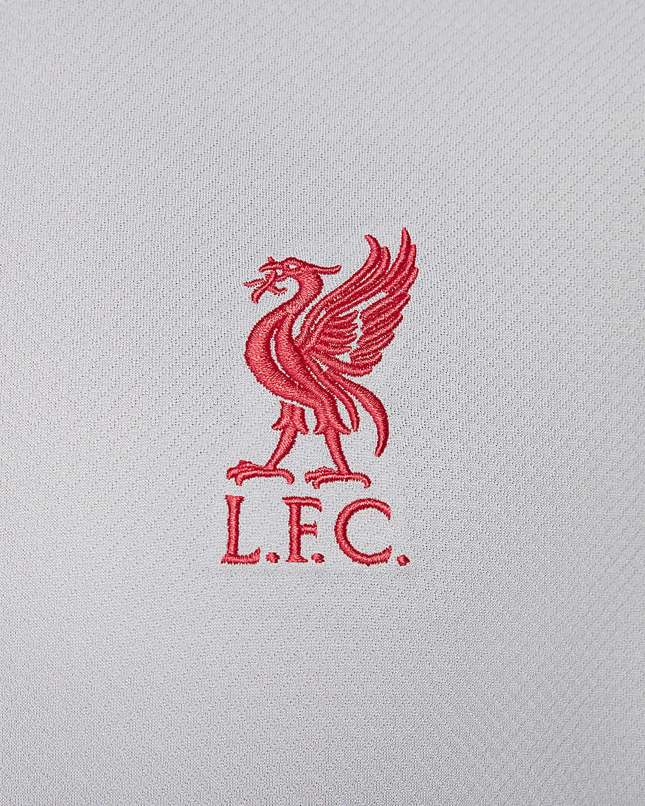 Męska dzianinowa koszulka piłkarska z krótkim rękawem Nike Dri-FIT Liverpool F.C. Strike (wersja trzecia) - Light Smoke Grey/Light Smoke Grey/Chrome Yellow/Global Red