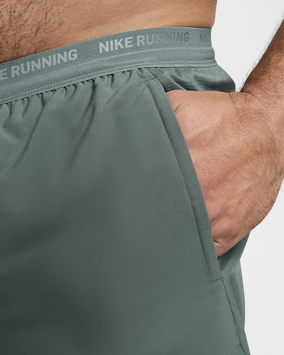 Nike Stride Dri-FIT 2-in-1-Laufshorts für Herren (ca. 18 cm) - Vintage Green/Bicoastal/Schwarz