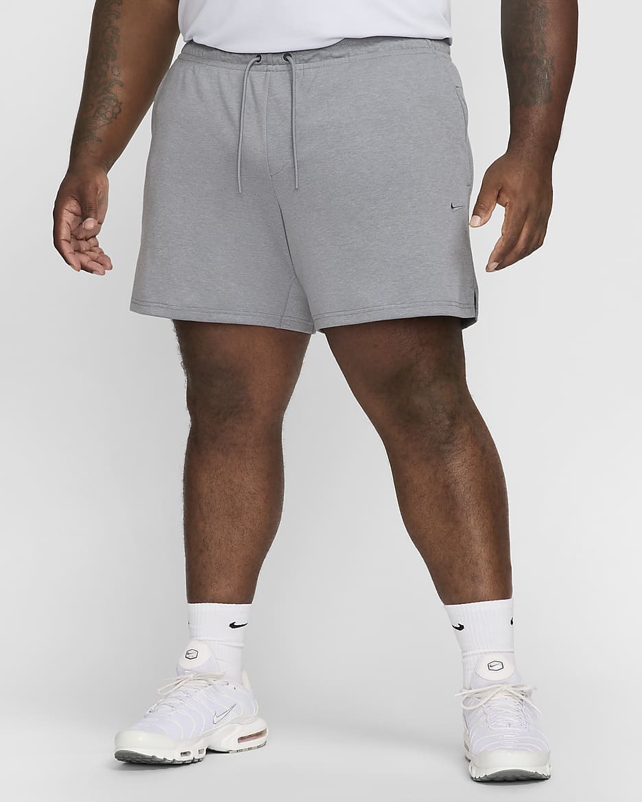 Ofodrade mångsidiga shorts Nike Primary Dri-FIT UV 18 cm för män - Cool Grey/Heather/Cool Grey