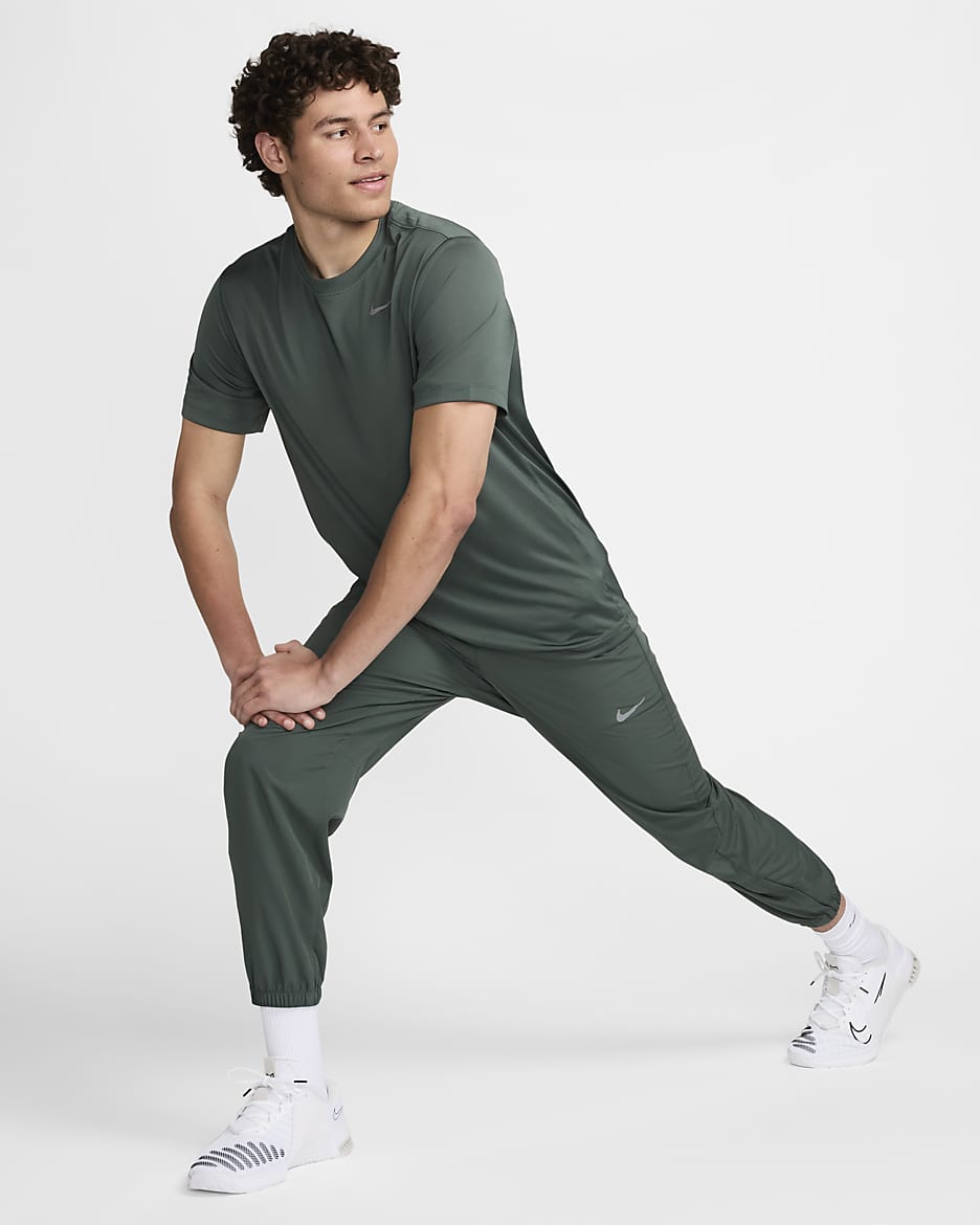 Pants Dri-FIT entallados versátiles para hombre Nike Form - Verde vintage/Negro