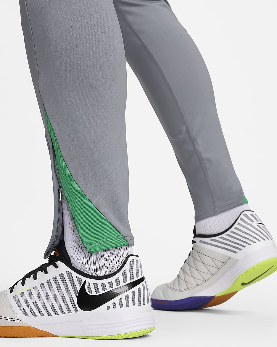 Pantaloni da calcio in maglia Nike Dri-FIT Nigeria Strike – Uomo - Cool Grey/Lucky Green/Bianco