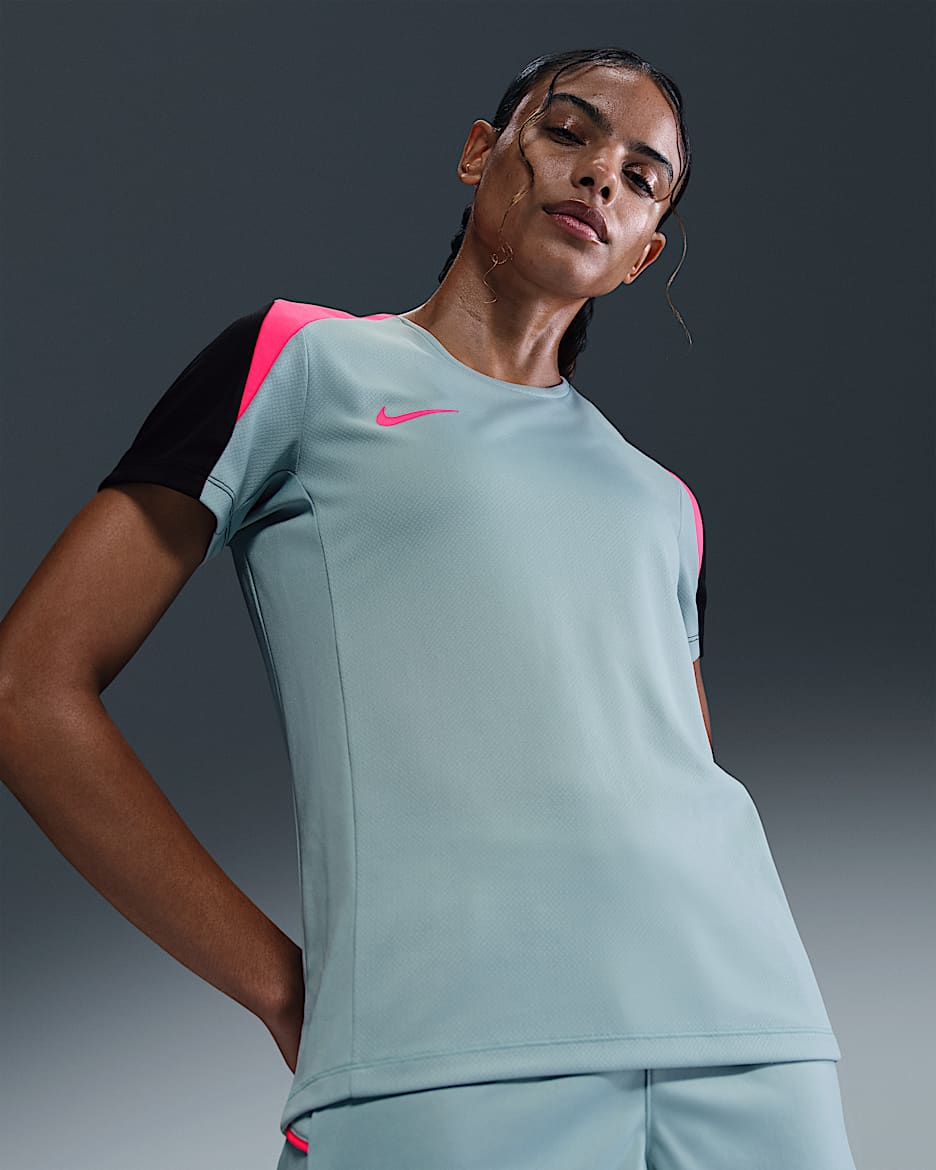 Playera de fútbol de manga corta Dri-FIT para mujer Nike Strike - Cubo océano/Negro/Hiperrosa/Hiperrosa