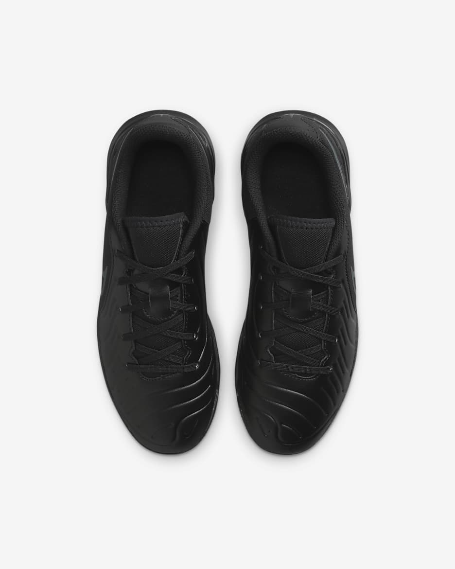 Tacos de fútbol de corte low para cancha cubierta para niños de preescolar y grandes Nike Jr. Tiempo Legend 10 Club - Negro/Jungla intenso/Negro