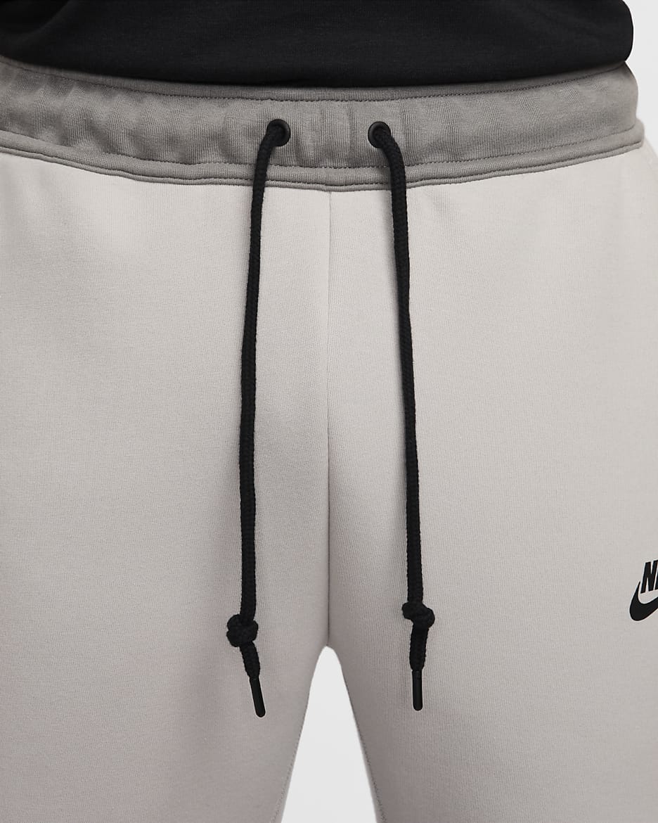 Joggingbyxor Nike Sportswear Tech Fleece för män - Light Iron Ore/Flat Pewter/Svart