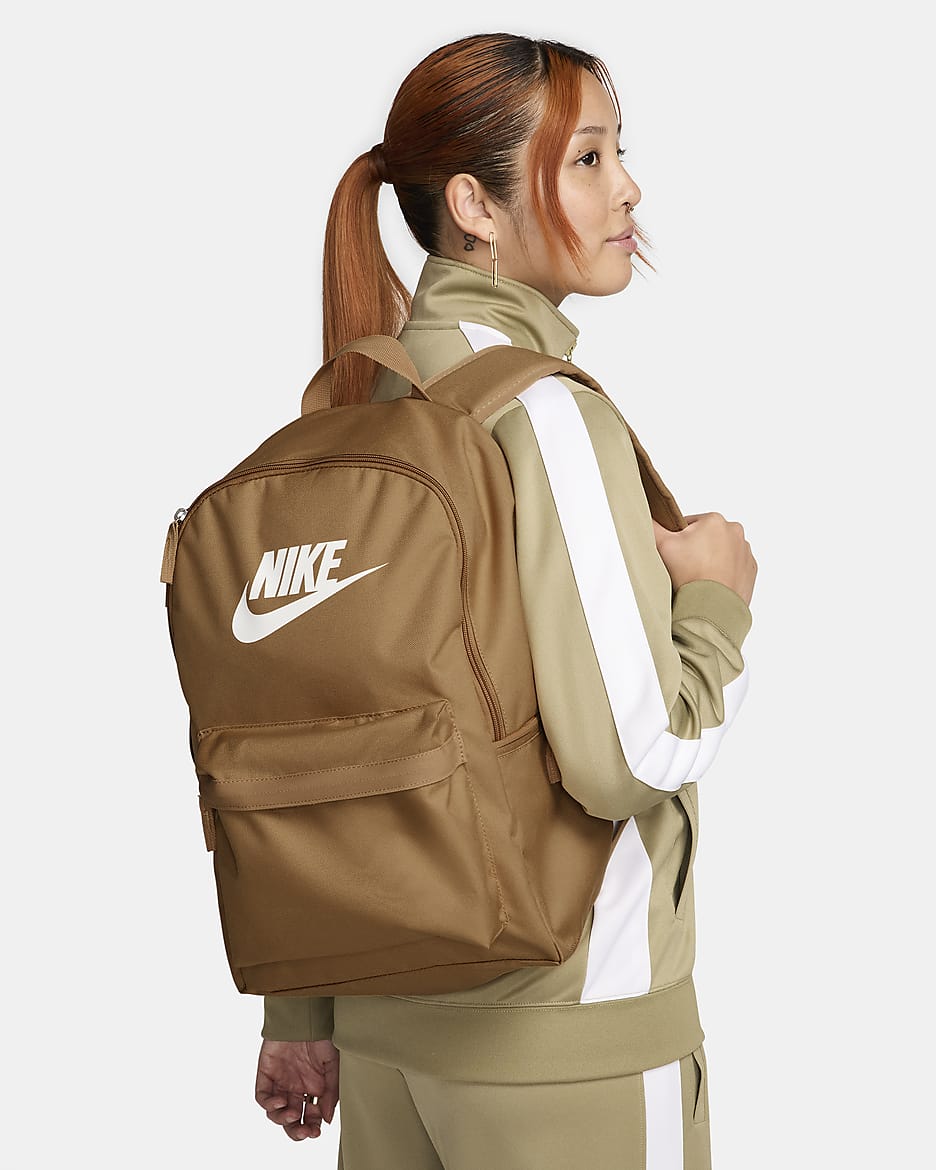 Mochila Nike Heritage (25 L) - Flax/Flax/Branco