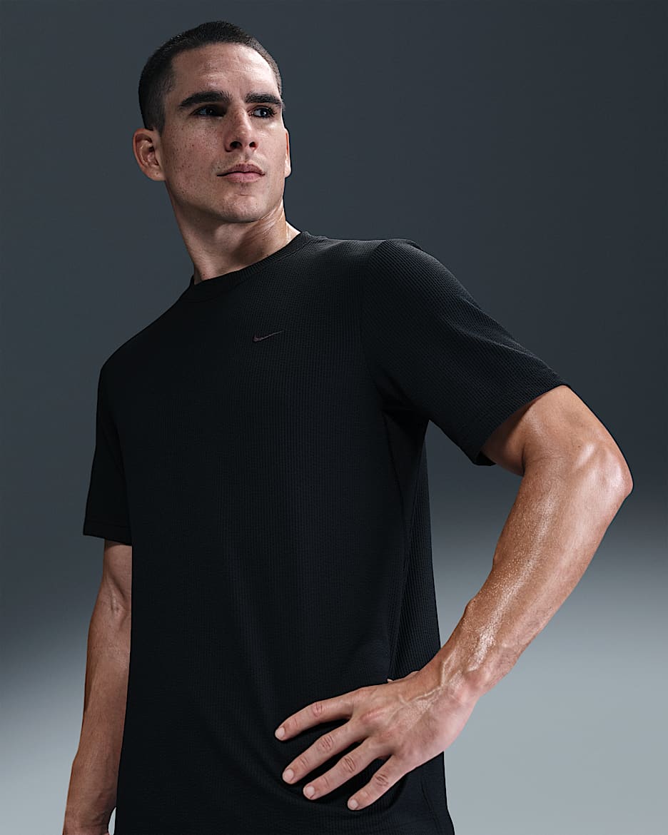 Playera versátil de manga corta Dri-FIT para hombre Nike Primary - Negro/Negro