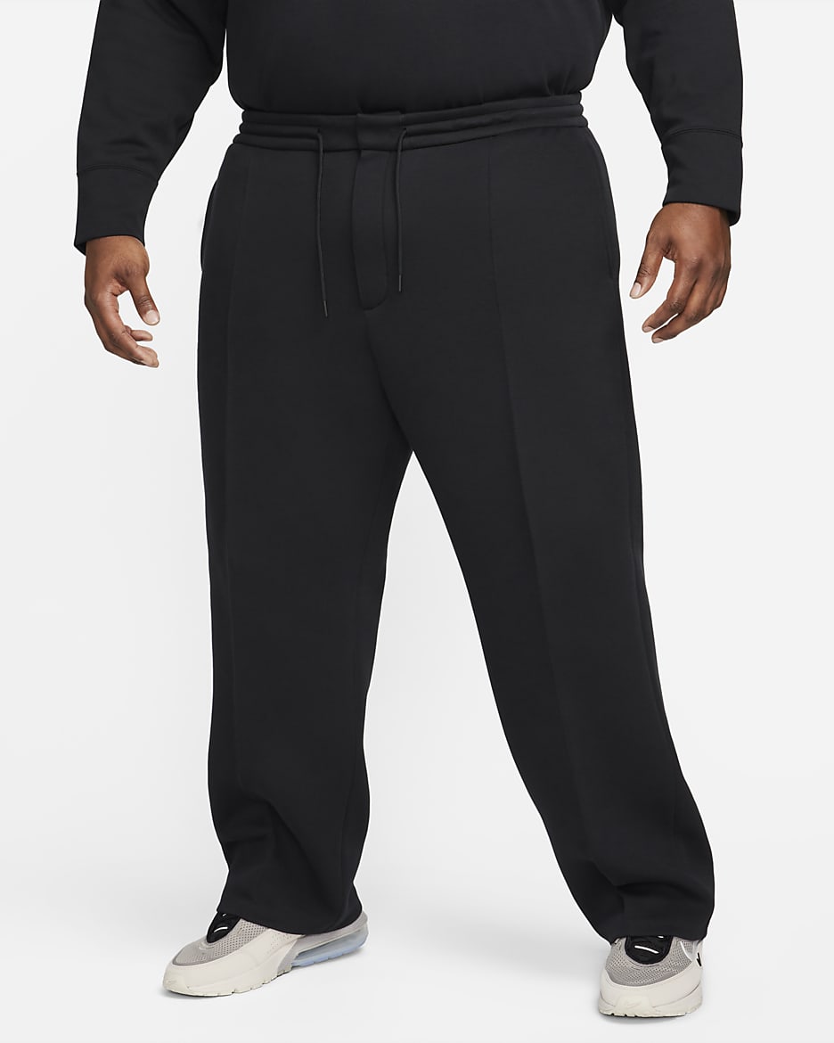 Nike Sportswear Tech Fleece Reimagined joggingbroek met open zoom en ruimvallende pasvorm voor heren - Zwart/Zwart