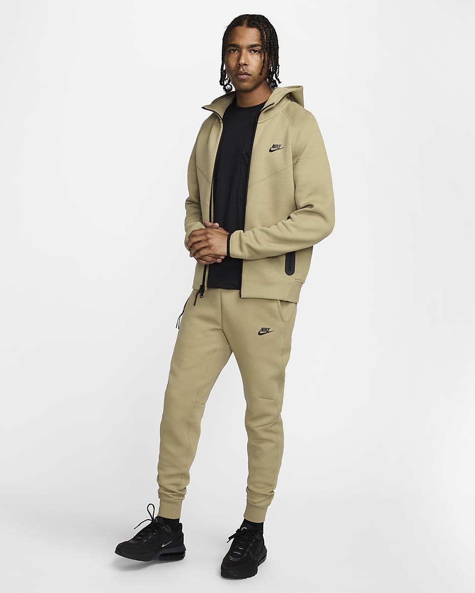 Joggingbyxor Nike Sportswear Tech Fleece för män - Neutral Olive/Svart