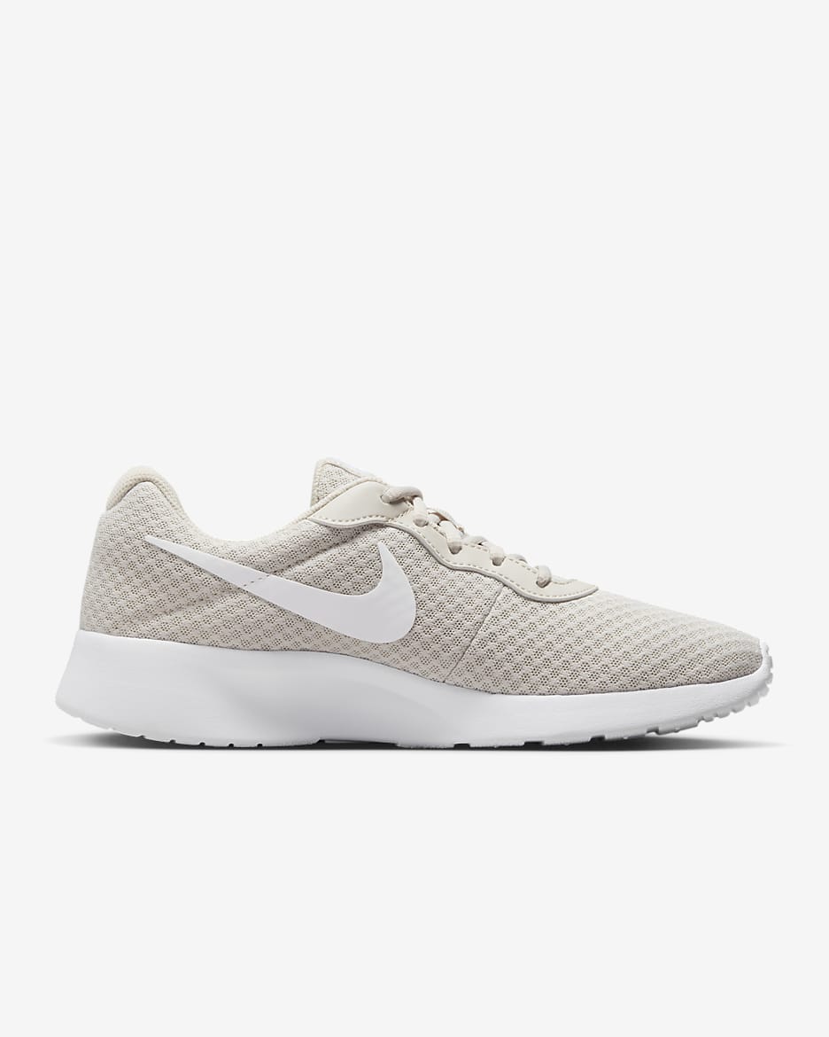 Tenis para mujer Nike Tanjun - Marrón verdoso claro/Voltio ligero/Negro/Blanco