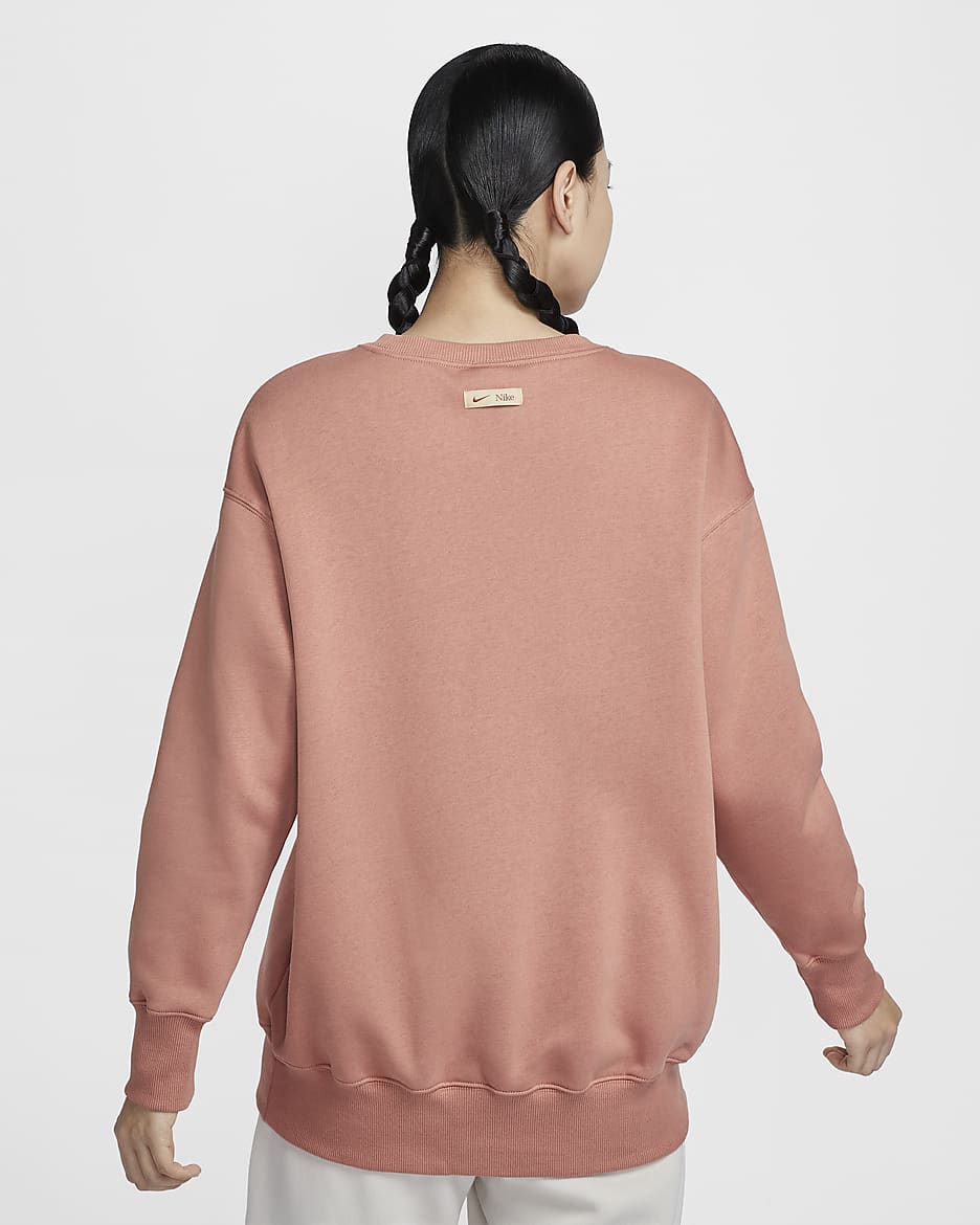 เสื้อวอร์มมีโลโก้คอกลมขนาดโอเวอร์ไซส์ผู้หญิง Nike Sportswear Phoenix Fleece - Terra Blush/Burnt Sunrise/Sesame