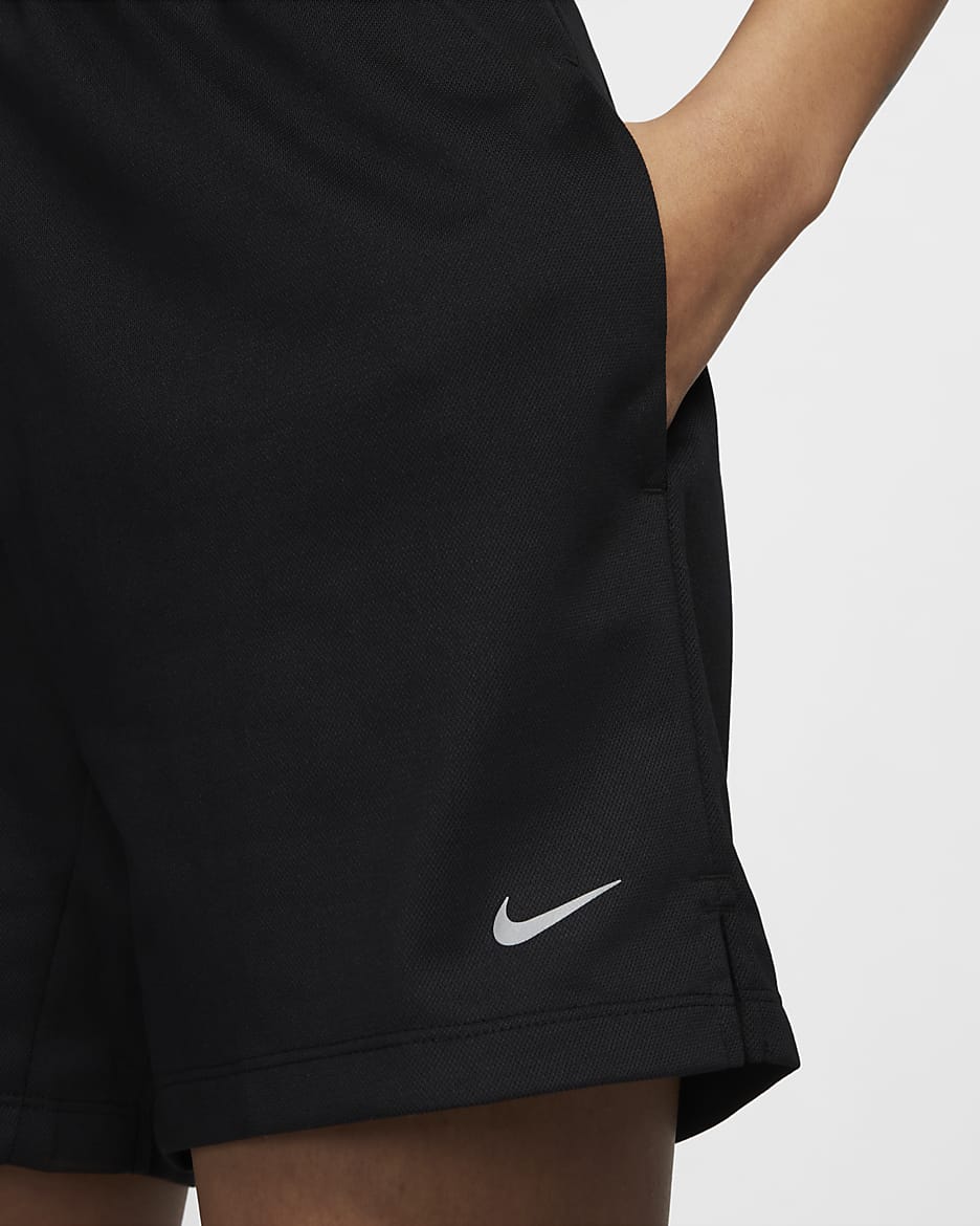 กางเกงขาสั้น 5 นิ้วเอวปานกลางไม่มีซับในผู้หญิง Nike Dri-FIT Attack - ดำ/ดำ/ขาว