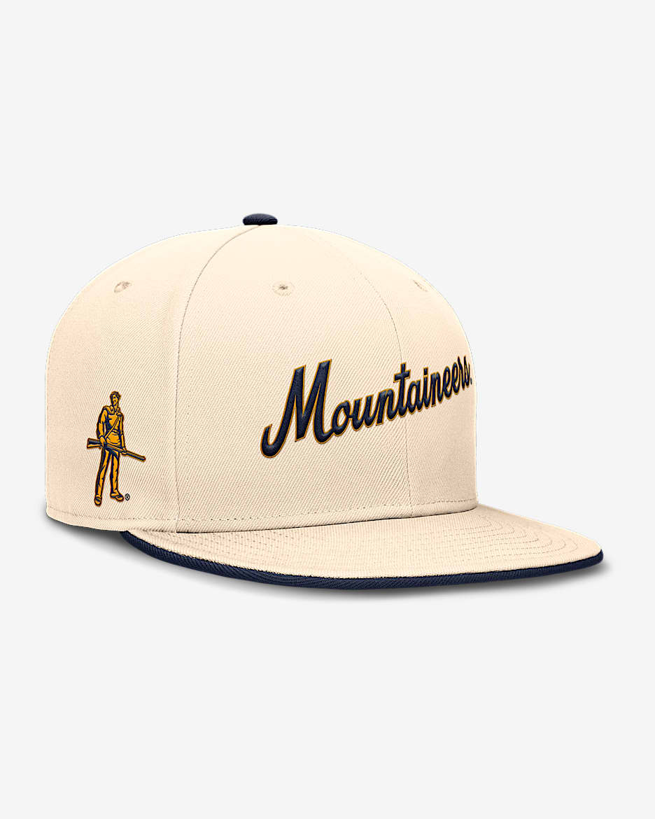 Gorra universitaria Nike Dri-FIT ajustada para hombre West Virginia Mountaineers Primetime True - Natural