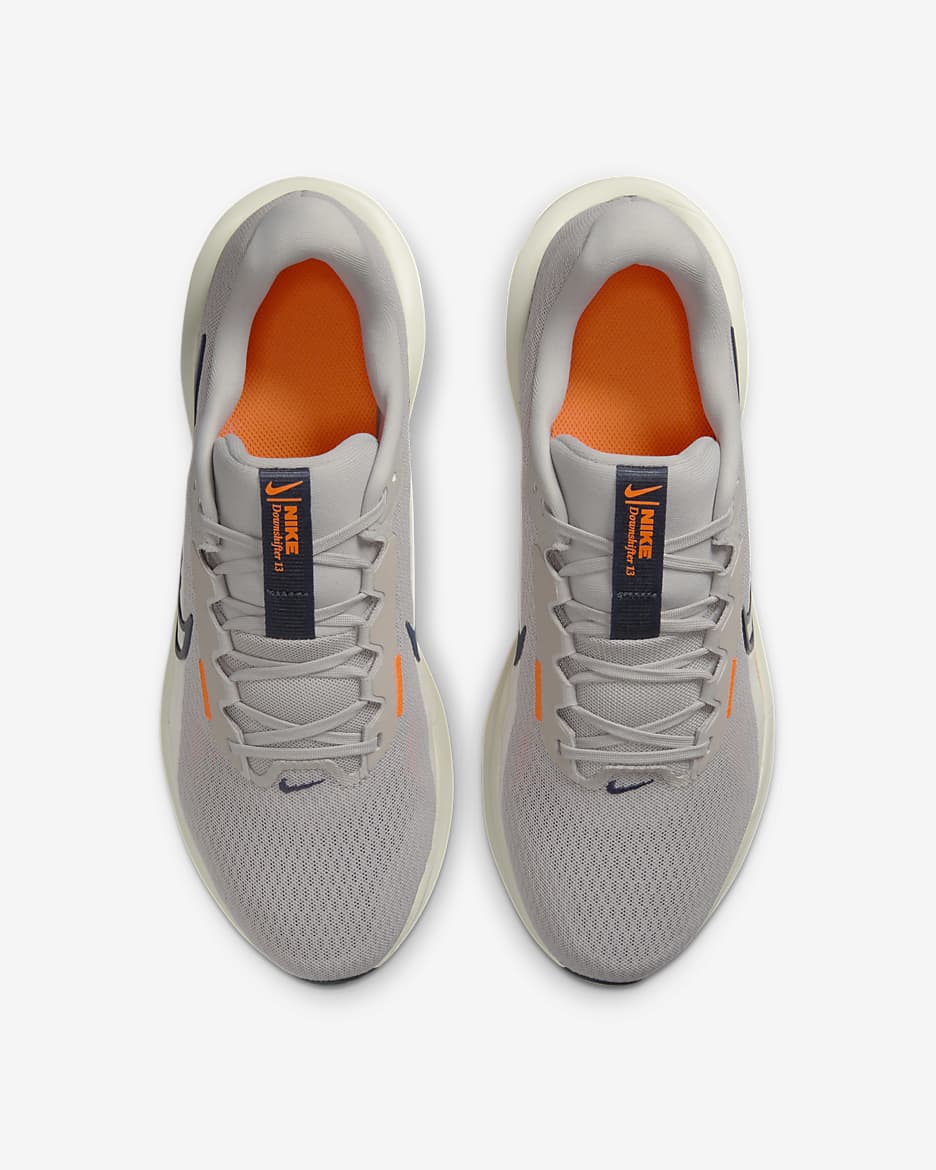 Tenis de correr en pavimento para hombre Nike Downshifter 13 - Mena de hierro claro/Naranja total/Vela/Trueno azul