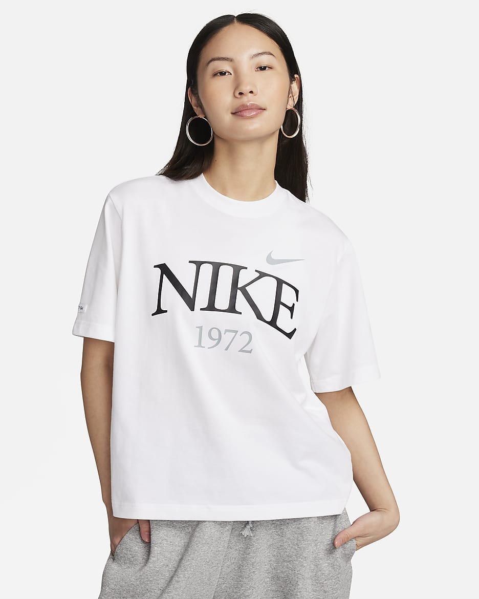 ナイキ スポーツウェア クラシック ウィメンズ Tシャツ - ホワイト