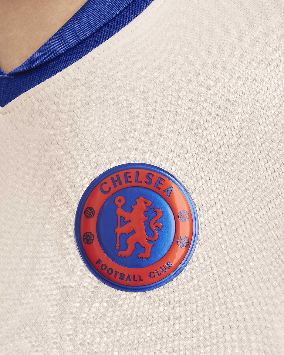 Chelsea F.C. 2024/25 Stadium Away Older Kids' Nike Dri-FIT Football Replica Shirt - Guava Ice/Team Orange/Rush Blue