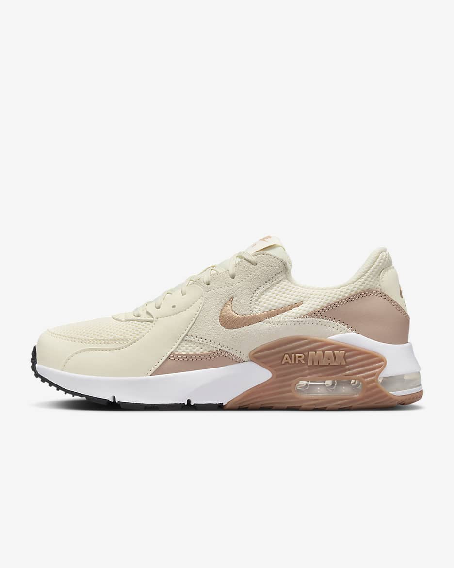 Tenis para mujer Nike Air Max Excee - Leche de coco/Cáñamo/Broncino/Oro team