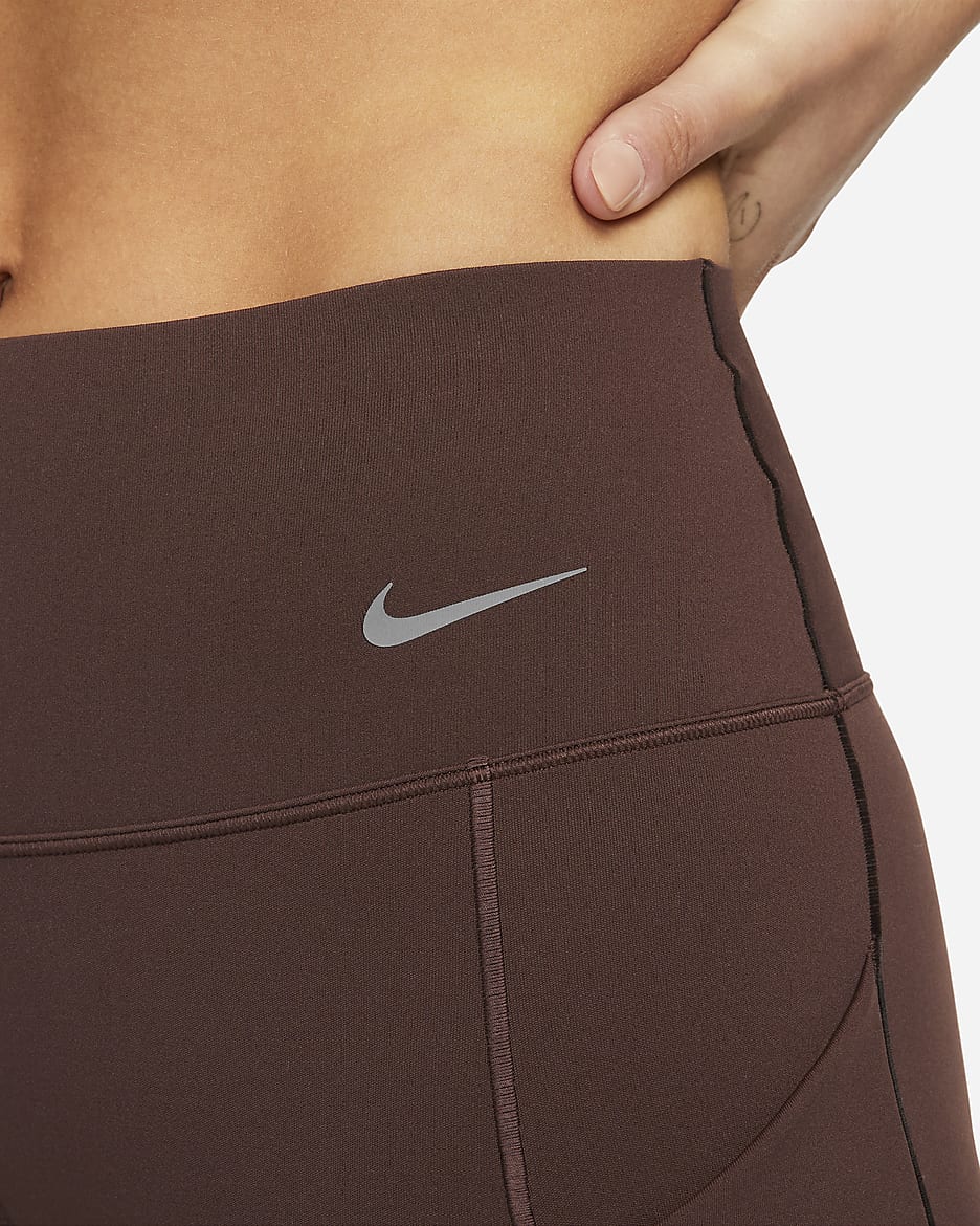 Shorts de ciclismo de 20 cm y tiro medio de media sujeción para mujer Nike Universa con bolsillos - Tierra/Negro