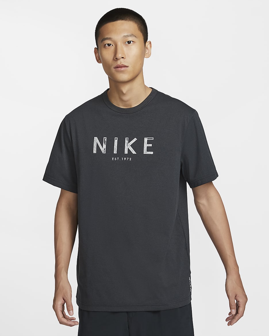 เสื้อแขนสั้นผู้ชาย Dri-FIT UV Nike Hyverse - Off Noir/Pale Ivory/Cargo Khaki