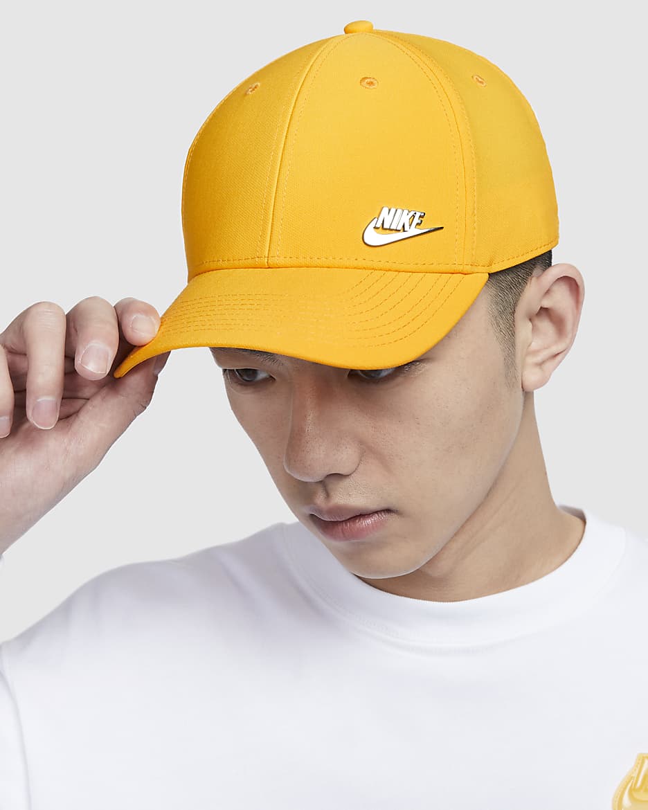 Nike Dri-FIT Club Structured Metal Logo Cap - University Gold/Metallic Silver