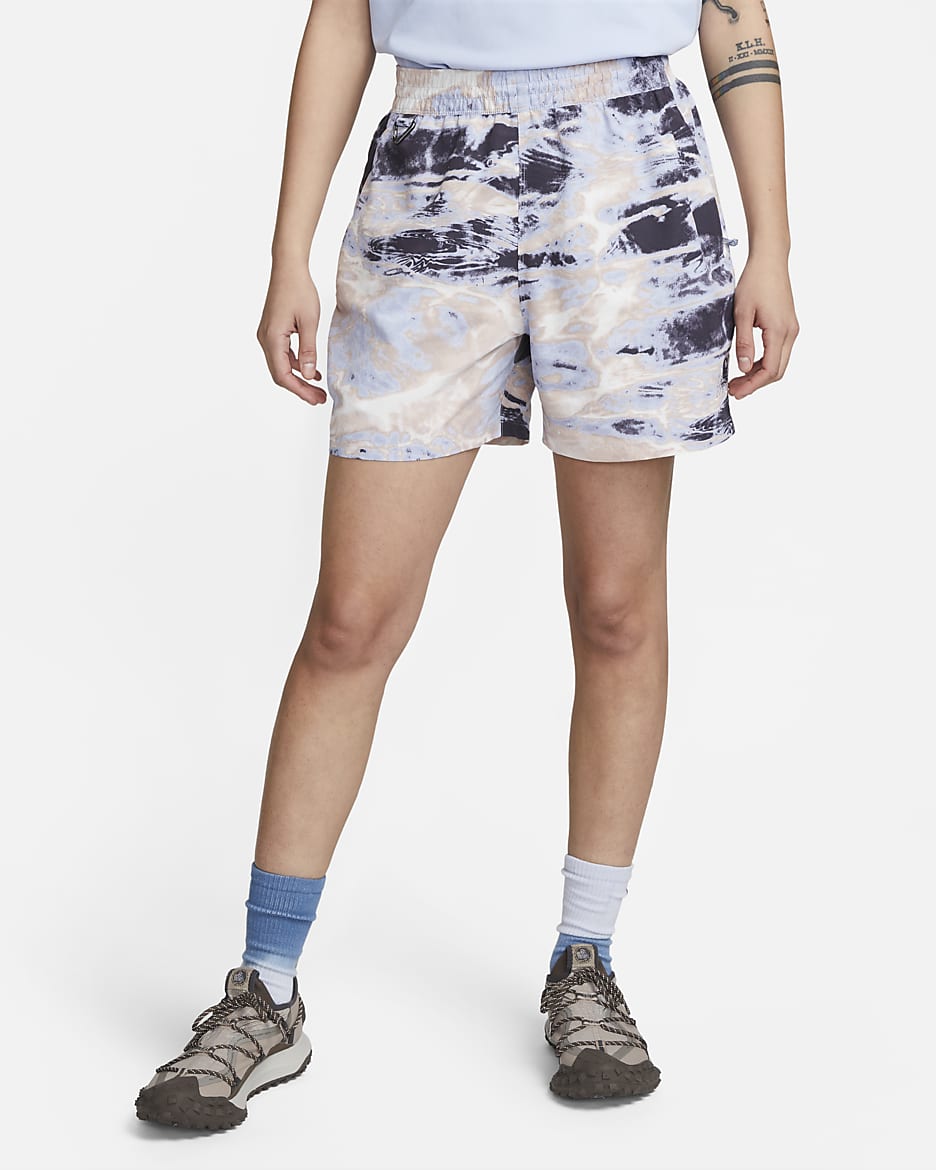 Nike ACG Damenshorts mit Print - Gridiron/Summit White