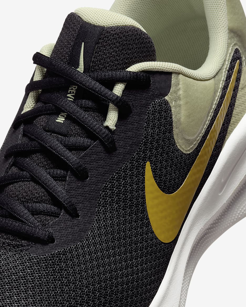 Tenis para correr en pavimento para hombre Nike Revolution 7 - Negro/Aura oliva/Blanco cumbre/Broncino