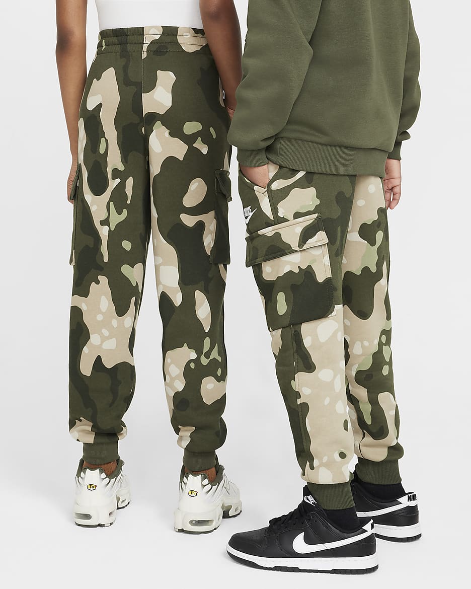 Nike Sportswear Club Fleece Older Kids' Camo Cargo Trousers - Cargo Khaki/White