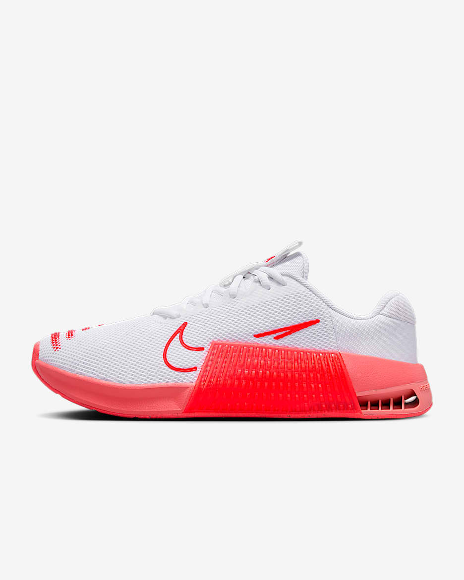 Chaussure d'entraînement Nike Metcon 9 pour femme - Blanc/Magic Ember/Summit White/Bright Crimson