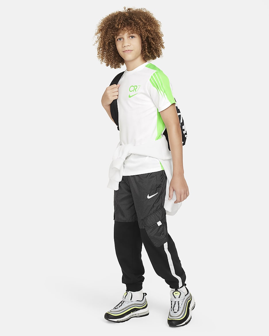 CR7 Dri-FIT Academy23 Fußballoberteil für ältere Kinder - Weiß/Green Strike/Green Strike