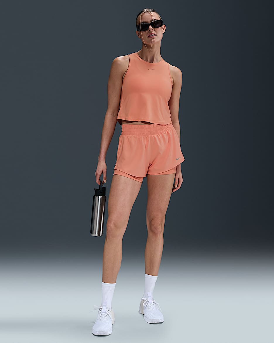 Shorts Dri-FIT 2 en 1 de tiro medio de 8 cm para mujer Nike One - Ágata melocotón