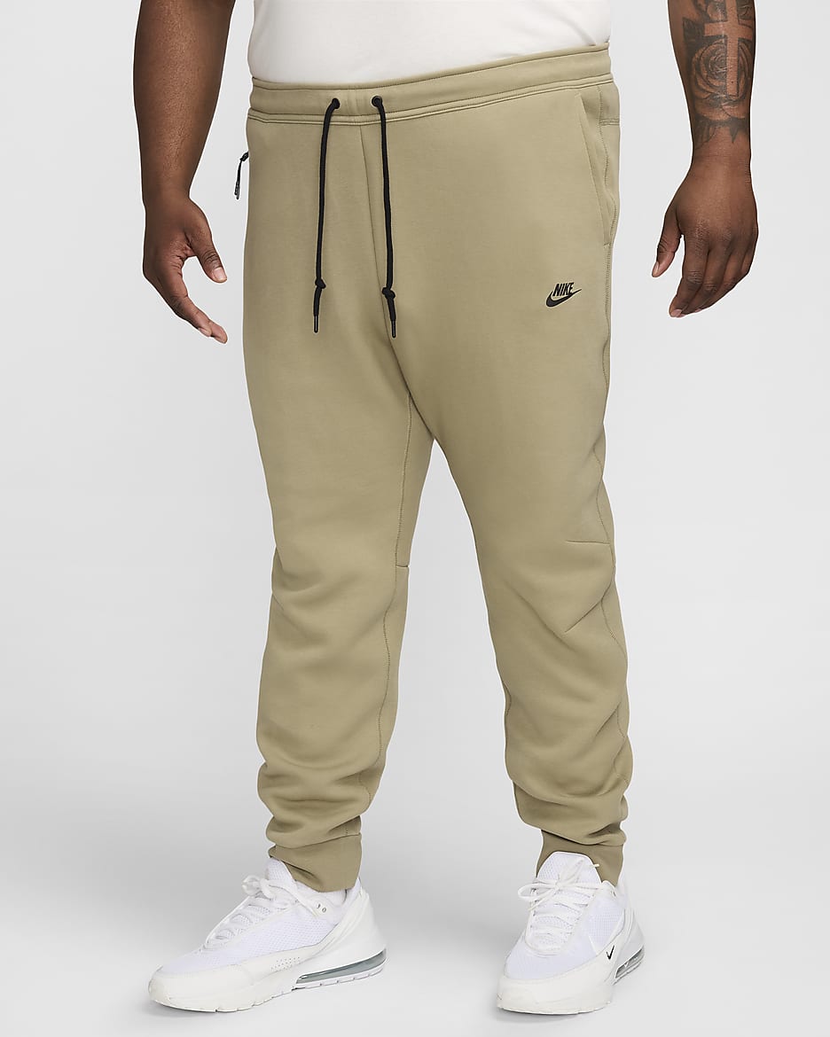 Joggingbyxor Nike Sportswear Tech Fleece för män - Neutral Olive/Svart