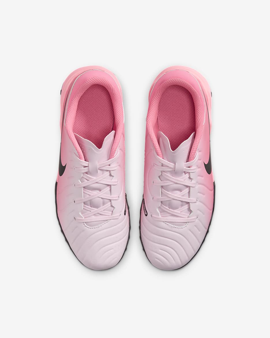 Tacos de fútbol TF de corte low para niños de preescolar y grandes Nike Jr. Tiempo Legend 10 Academy - Espuma rosa/Negro