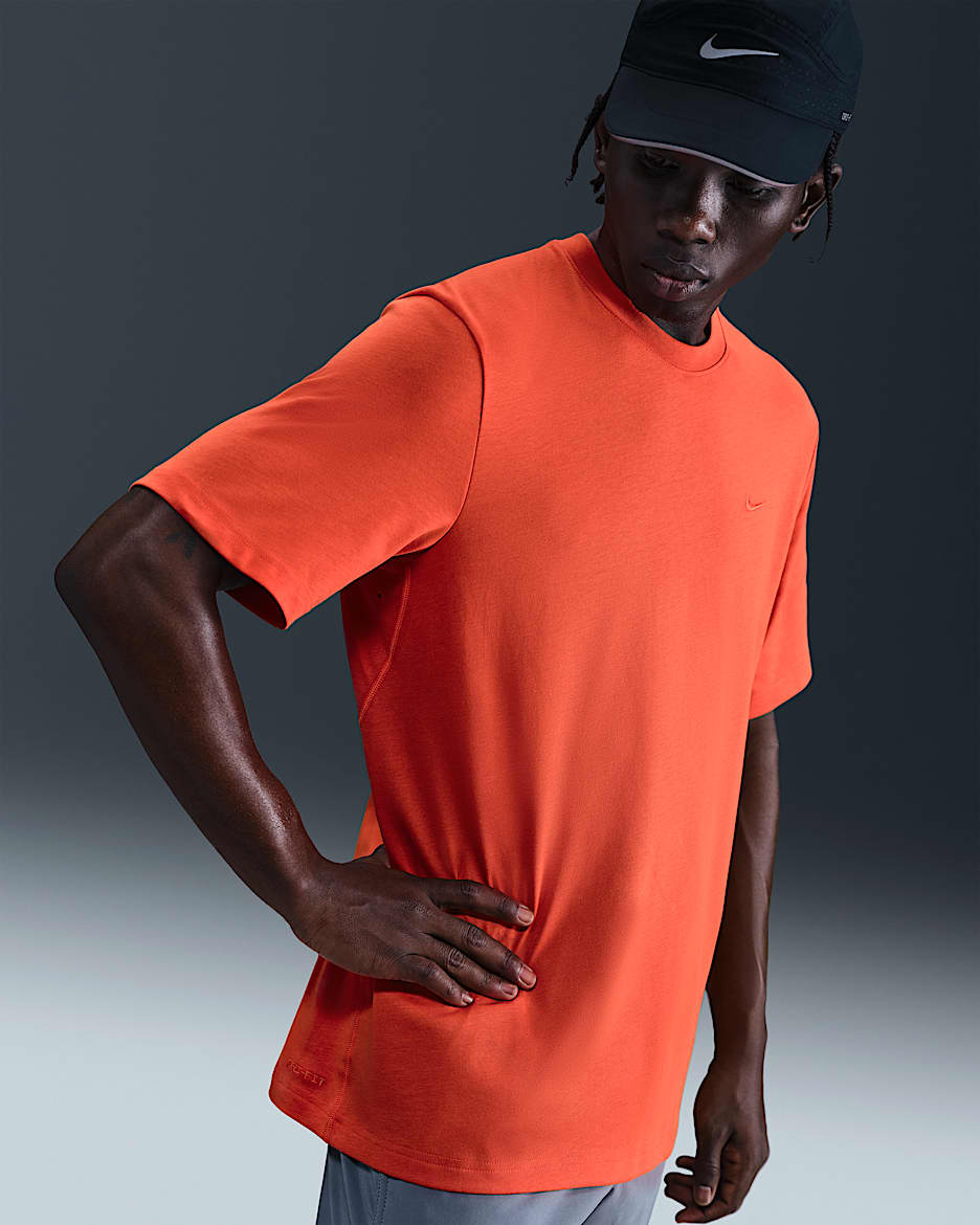 Nike Primary Men's Dri-FIT Short-Sleeve Versatile Top - Picante Red/Picante Red