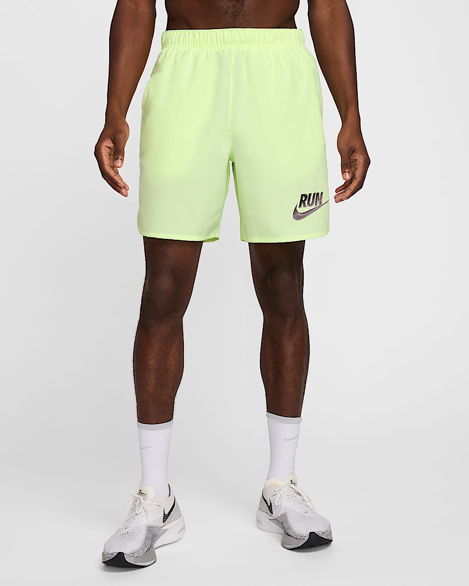 Shorts de correr Dri-FIT de 18 cm sin forro para hombre Nike Challenger Run Energy - Voltio ligero/Voltio ligero/Voltio ligero/Gris universitario