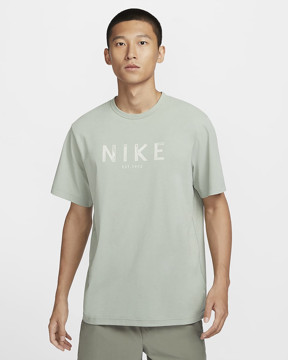 Nike Hyverse Men's Dri-FIT UV Short-Sleeve Top - Jade Horizon/Pale Ivory/Cargo Khaki