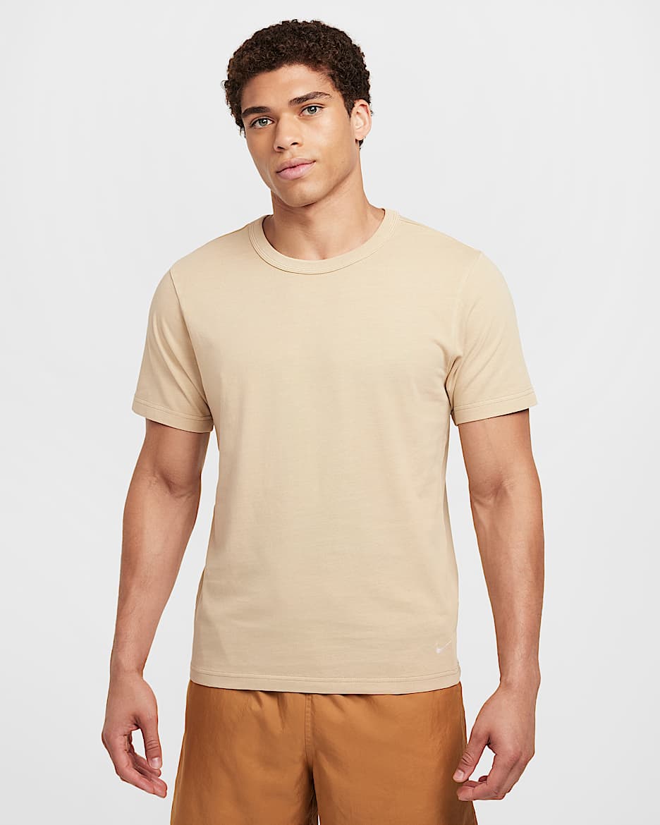 Playera de tejido Knit de manga corta para hombre Nike Life - Oro team/Oro team