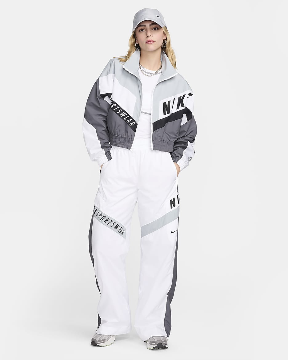 Nike Sportswear Chaqueta de tejido Woven - Mujer - Iron Grey/Light Pumice/Blanco