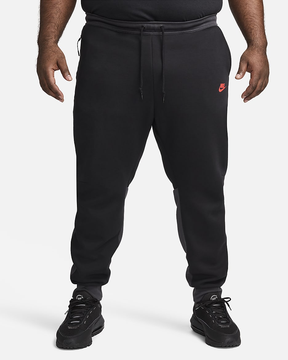 Joggingbyxor Nike Sportswear Tech Fleece för män - Svart/Dark Smoke Grey/Light Crimson