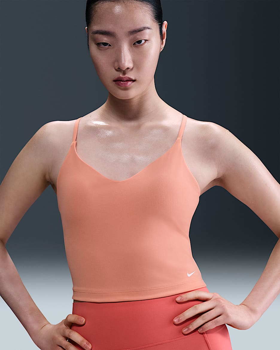 Camiseta de tirantes con bra deportivo con almohadillas de baja sujeción para mujer Nike Indy - Ágata melocotón/Blanco