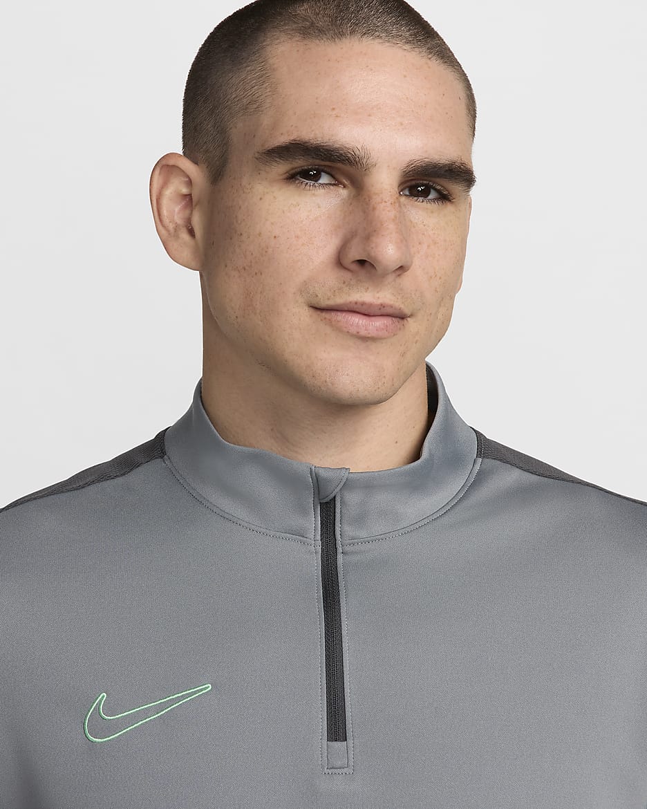 Maglia da calcio Dri-FIT con zip a metà lunghezza Nike Academy – Uomo - Smoke Grey/Dark Smoke Grey/Vapor Green