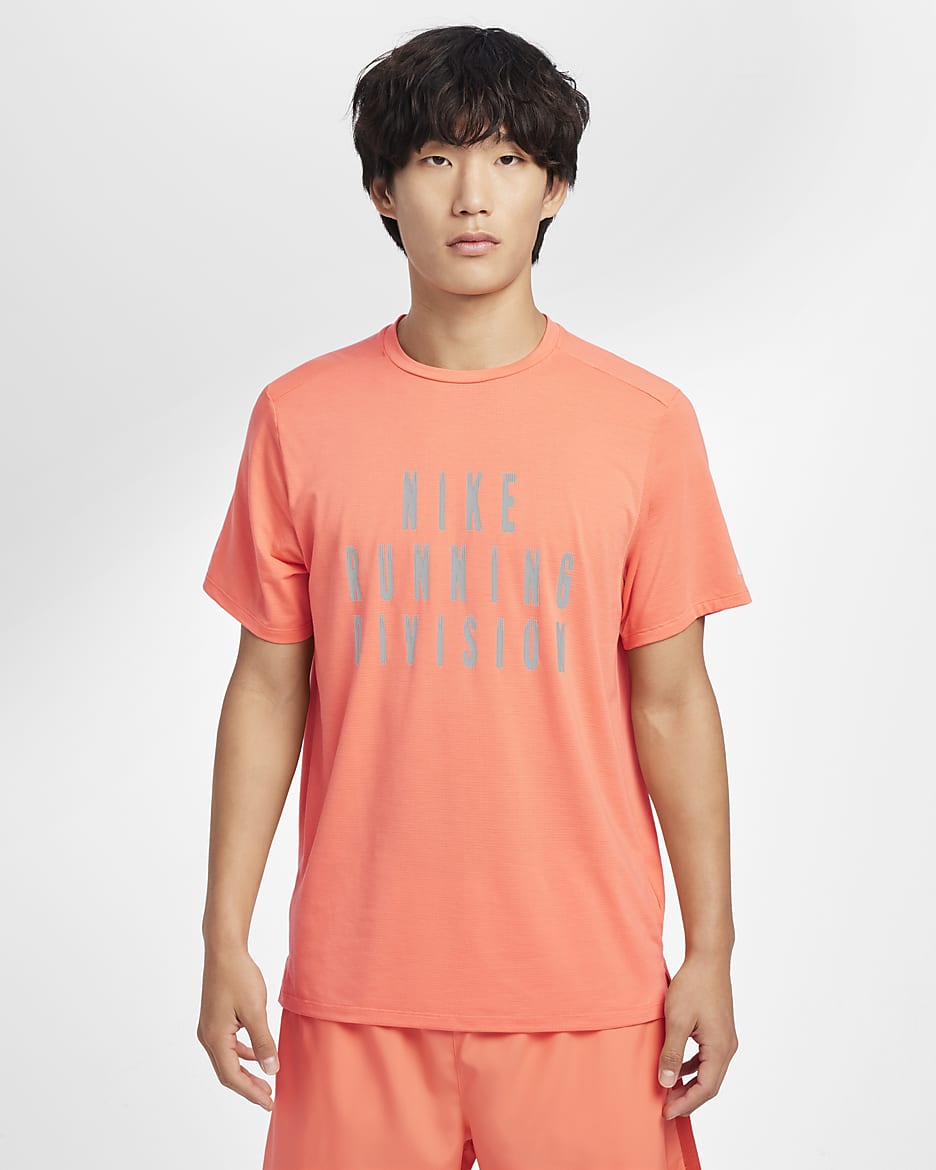 เสื้อวิ่งแขนสั้นผู้ชาย Dri-FIT Nike Rise 365 Running Division - Light Wild Mango/Photon Dust