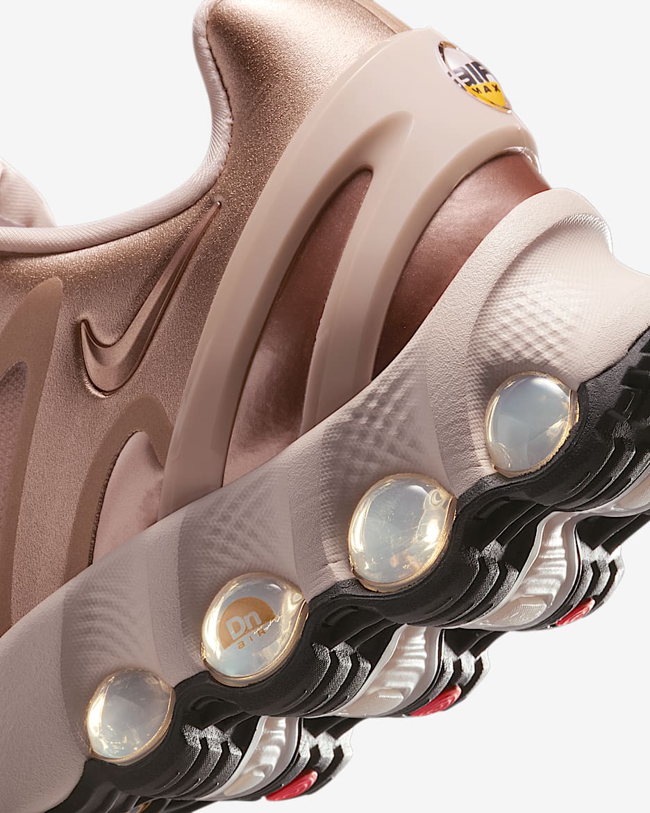 ナイキ エア マックス Dn8 ウィメンズシューズ - メタリックレッドブロンズ/パーティクルベージュ/ヘンプ/ブラック