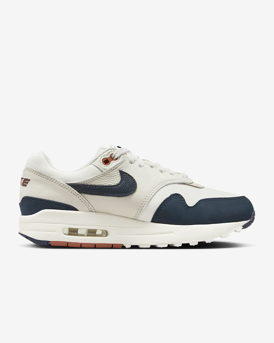 Calzado para mujer Nike Air Max 1 LX - Marrón verdoso claro/Obsidiana/Naranja fuerte/Vela